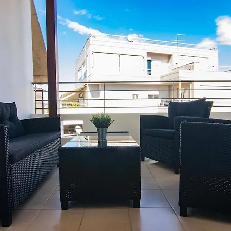شقة Comfortable And With A Large Balcony *
